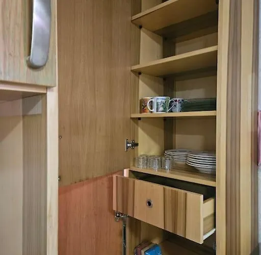 Bel Seminterrato Con Finestre Apartmán