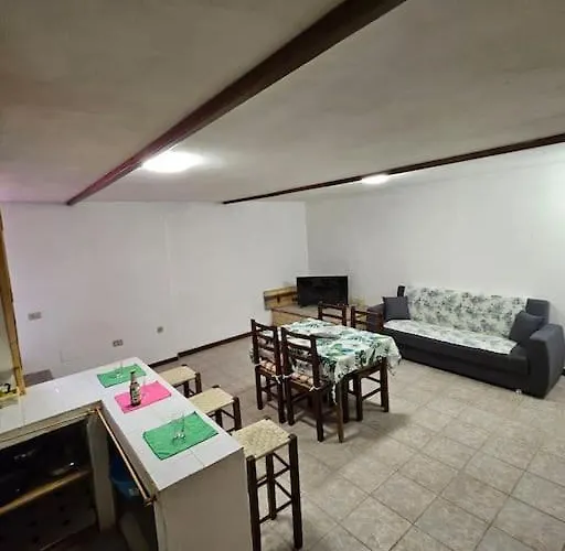 Bel Seminterrato Con Finestre Apartmán