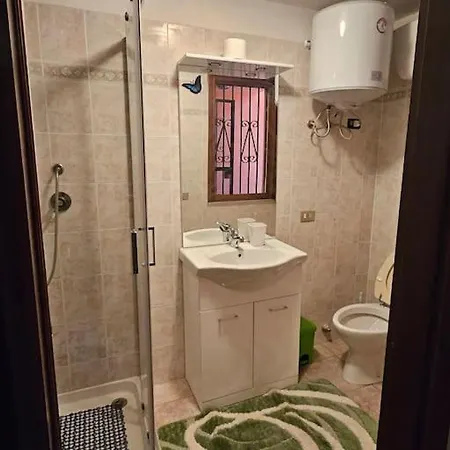 Bel Seminterrato Con Finestre * 维拉西米乌斯