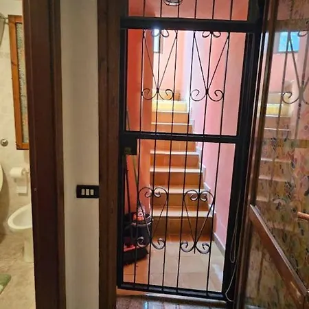 Bel Seminterrato Con Finestre דירה *