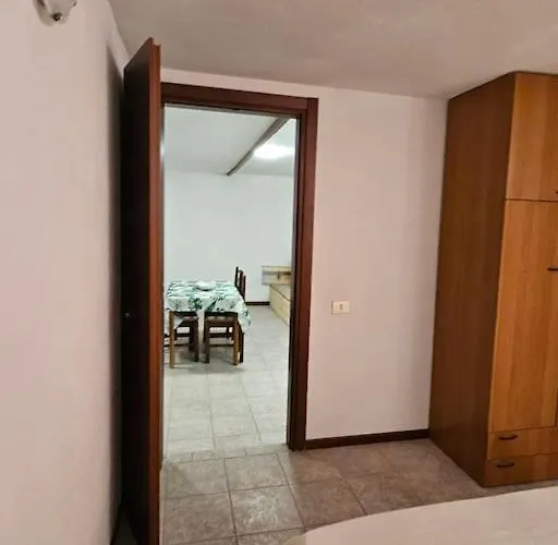 Bel Seminterrato Con Finestre Апартаменти